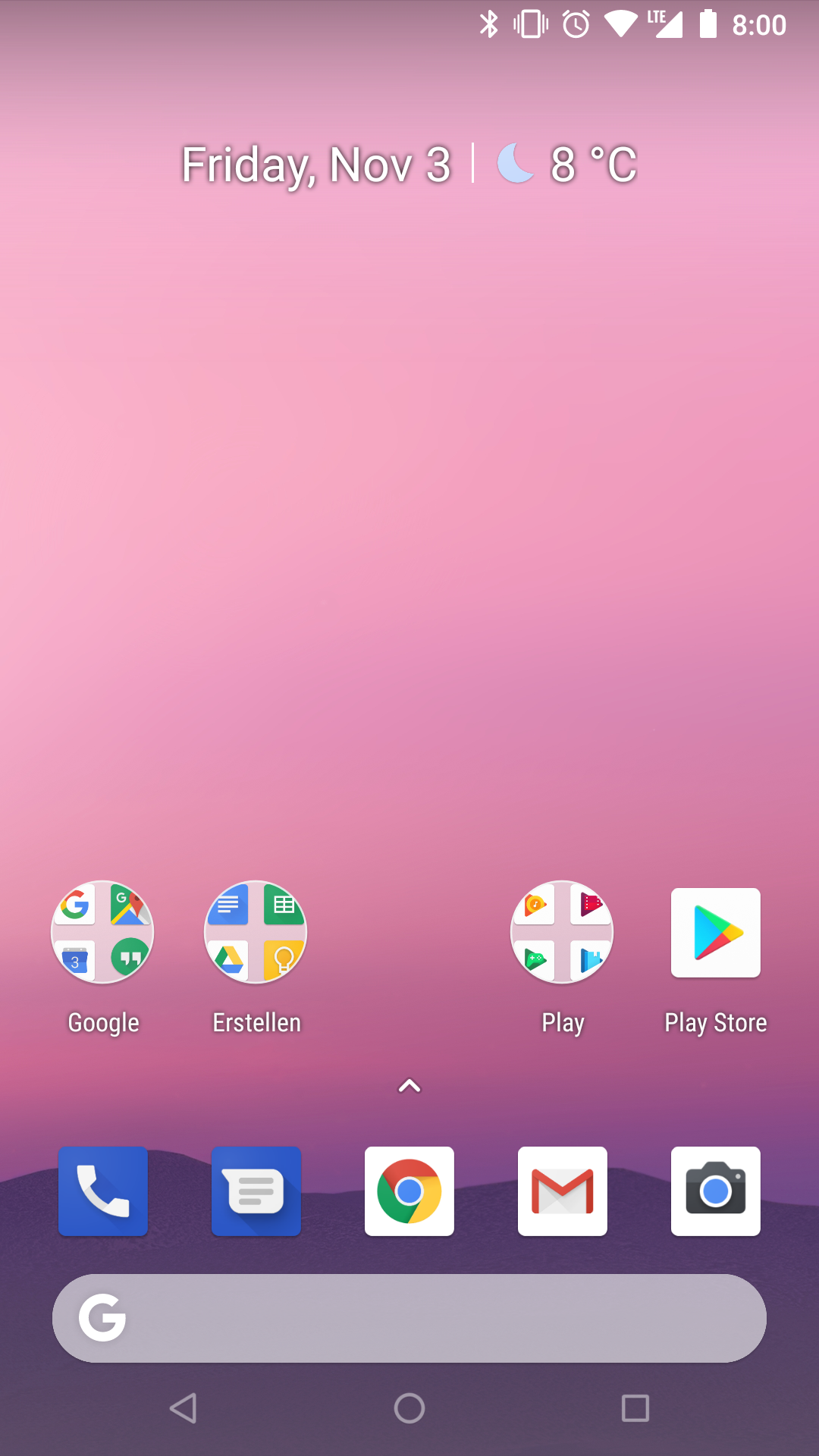 En typisk Android-hemskärm. Exakta ikoner och namn skiljer sig mellan tillverkare och Android-version, men grundinställningarna i den här guiden hittar du på snarlika ställen oavsett telefon